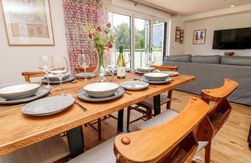 Nettlestone House | Syrah