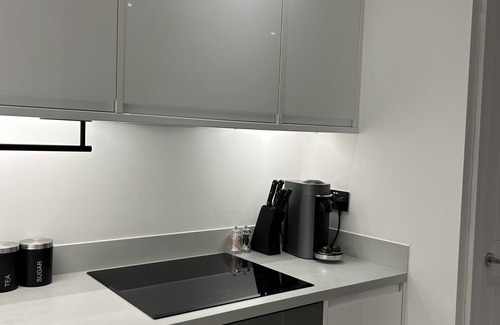 Runnymede Apartment | Systems House 1, Cozy stays