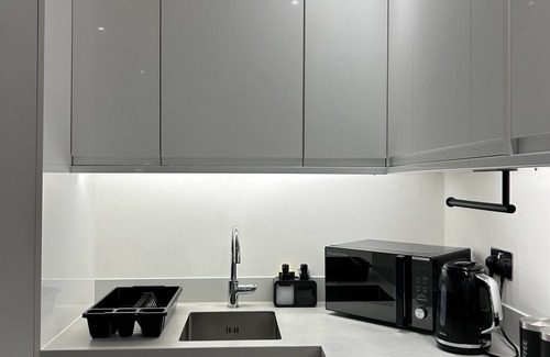 Runnymede Apartment | Systems House 1, Cozy stays