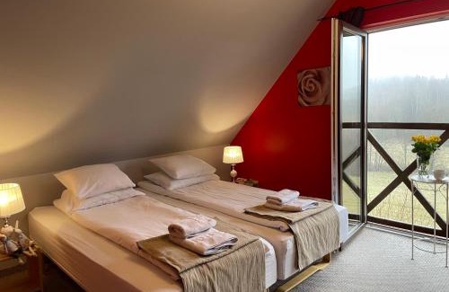 Szarejki Apartment | Szarejkowe Wzgórza całoroczny domek z balią na tarasie