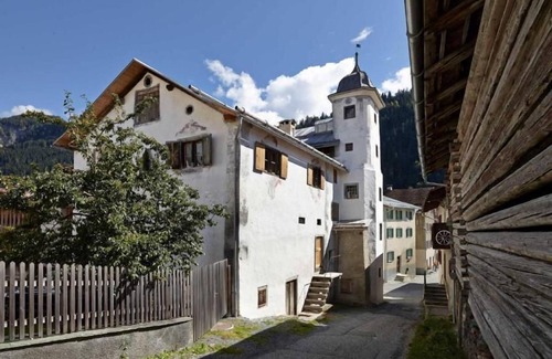 Valendas Apartment | Türalihus Downstairs - Ferien im Baudenkmal