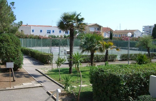 Carnon-Plage Apartment | T 2 47 m2 apartment overlooking the harbor in residence with pool and tennis