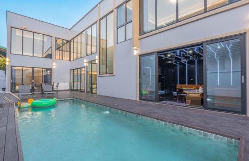 Na Kluea Villa | T M L-Jomtien Beach 4 bedrooms - independent swimming pool and KTV