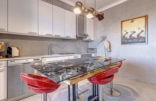 Campo Grande Apartment | T0+1 APARTMENT WITH STUNNING VIEWS OVER THE NEIGHBORHOOD OF ALVALADE