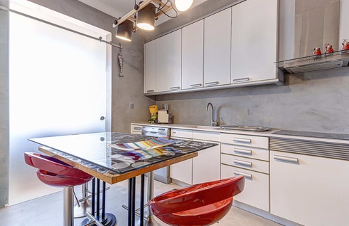 Campo Grande Apartment | T0+1 APARTMENT WITH STUNNING VIEWS OVER THE NEIGHBORHOOD OF ALVALADE