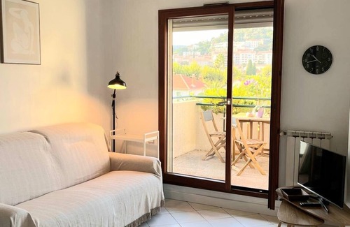 Hyeres City Centre Apartment | T2, 4 pers max, near downtown with view, terrace and private parking