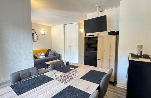 Cauterets Apartment | T2 + alcôve. Balcon. Parking couvert. Piscine été.