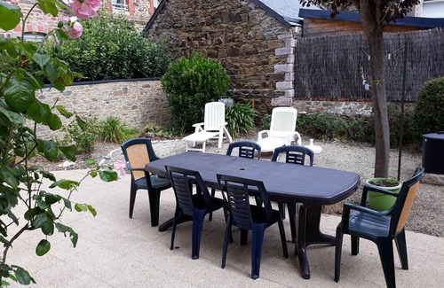 Pleneuf-Val-Andre Apartment | T2 apartment 20m from the beach on the ground floor of a house with garden