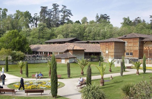 Cazaubon Apartment | T2 bis with veranda, countryside view for 4, parking, wifi