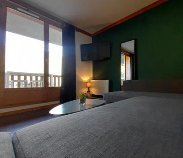 Besse-et-Saint-Anastaise Apartment | T2 confortable - Piscine chauffée - Super Besse