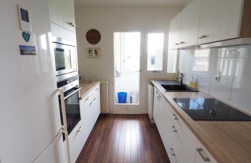 Arcachon Apartment | T2 Confortable avec Balcon, Parking et Équipements, Centre Arcachon, Proche Plage et Casino - FR-1-474-72