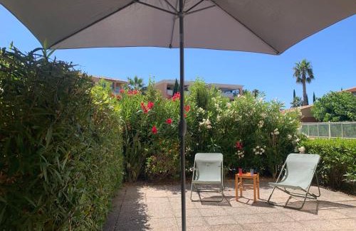 Le Lavandou Apartment | T2 en rez de jardin avec piscine
