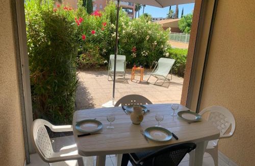Le Lavandou Apartment | T2 en rez de jardin avec piscine