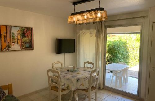 Le Lavandou Apartment | T2 en rez de jardin avec piscine