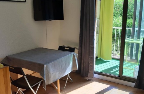 Six-Fours-les-Plages Apartment | T2 in an oasis of greenery near the sea