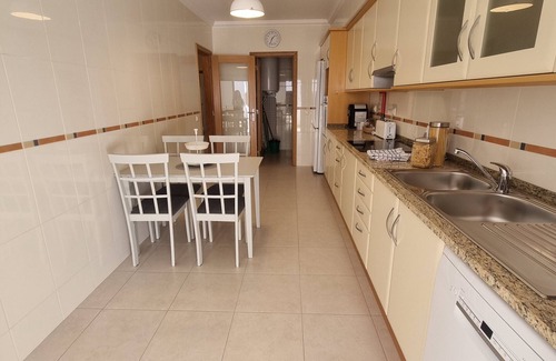 Cavacos Apartment | T2 INFANTE MODERNO WI-FI GARAGEM 50 M PRAIA