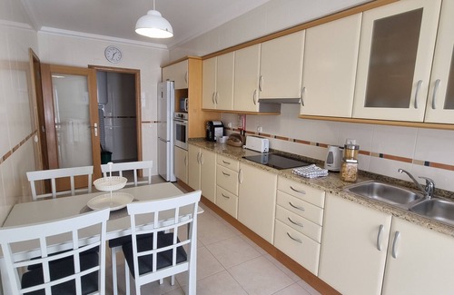 Cavacos Apartment | T2 INFANTE MODERNO WI-FI GARAGEM 50 M PRAIA