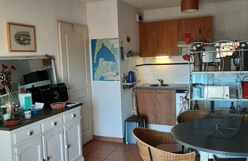 Gujan-Mestras Apartment | T2 La Hume near port and beach. Bordeaux/Arcachon TER station 100 m'away.