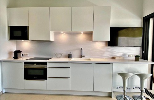 Carqueiranne Apartment | T2 les Pieds Dans L'eau aux Pins Penchés !