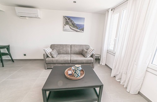 Bonneveine Apartment | T2 Rénové Neuf, Proche Plage, Parking, Clim, Wifi