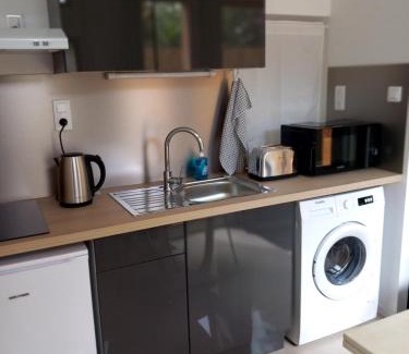 Gigean Apartment | T2 rdc calme, ensoleillé et fleurie