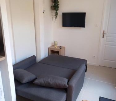 Gigean Apartment | T2 rdc calme, ensoleillé et fleurie