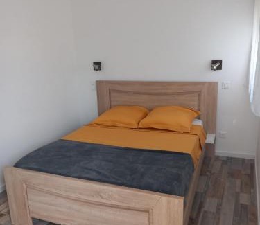 Gigean Apartment | T2 rdc calme, ensoleillé et fleurie