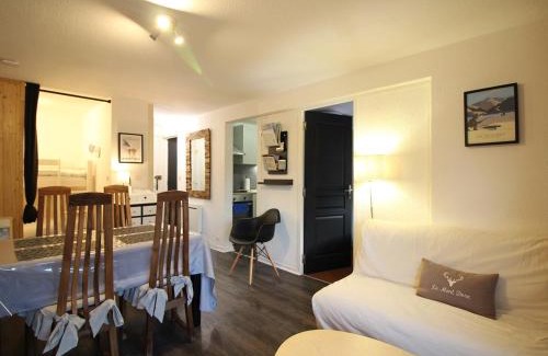 Mont-Dore Apartment | T2bis confortable au pied des pistes - 6 pers, parking, local à skis, animaux acceptés - FR-1-415-149