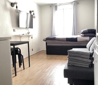 Bussy-Saint-Georges Apartment | T2D Apartment - Suite UR proche Disneyland Paris