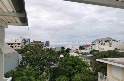Saint-Denis Apartment | T3 (130m²) Hypercentre St-Denis, sea and mountain views