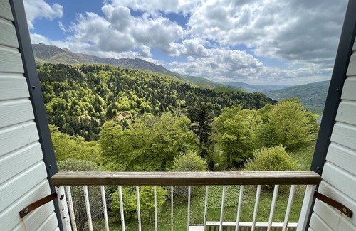 Saint-Jacques-des-Blats Apartment | T3 Apartment in Saint-Jacques-des-Blats, 2 bedrooms, parking, pets welcome