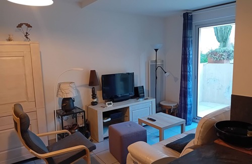 La Farlede Apartment | T3 apartment in town center, supermarkets 100 m. ideal couple 2 children