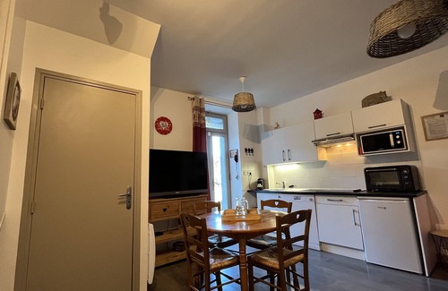 Mont-Dore Apartment | T3 APARTMENT WITH TERRACE OVERLOOKING THE SANCY - CURES OR VACATION -