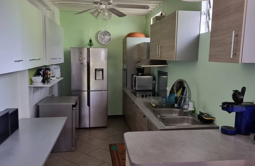 Sainte Marie House | T3 approximately 65 M² located at 400m altitude 10mnde l'Aéroport mountain sea view.