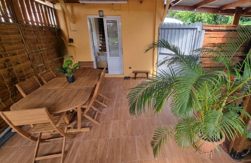 Sainte Marie House | T3 approximately 65 M² located at 400m altitude 10mnde l'Aéroport mountain sea view.