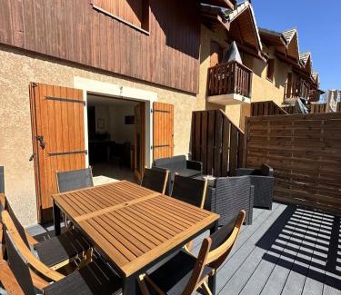 Embrun Apartment | T3 au Plan d’eau d’Embrun avec Garage et Terrasse
