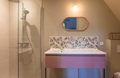 Gennes-Val-de-Loire Apartment | T3 Duplex dépendance du Château