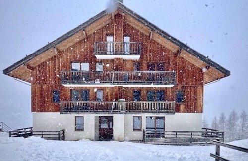 Les Orres Apartment | T3+mountain corner, 2 bathrooms, 50m from slopes and shops. SWIMMING POOL, Jacuzzi. WI-FI