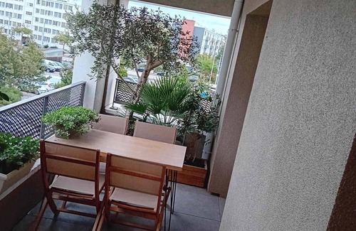 Saint-Priest Apartment | T3 recent charming hypercentre 10 min Eurexpo, bus and streetcar nearby