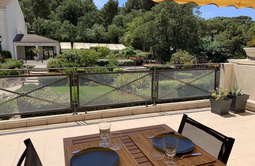 Le Pradet Apartment | T3 renovated and air-conditioned 85m2, terrace 30m2, parking, swimming pool, close to beaches