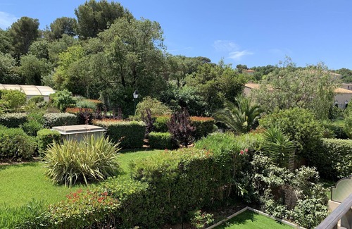 Le Pradet Apartment | T3 renovated and air-conditioned 85m2, terrace 30m2, parking, swimming pool, close to beaches