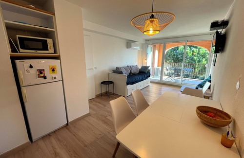 Giens Apartment | T3 Waterfront sea view + heated pool + air conditioning + private beach