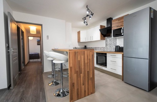 Sainte-Clotilde Apartment | T4 CozyLodge 70m2 - Renovated - 10min from Saint-Denis airport