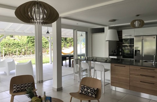 Pointe du Bout Apartment | T4 renovated with private garden in Trois Ilets, beach 200m, sea view