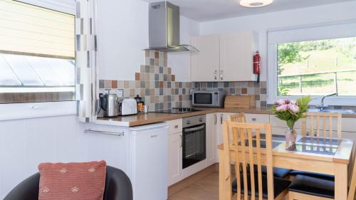 Fivelanes Ski Chalet | Ta Mill Cottages & Lodges - Meadowview Chalet 4