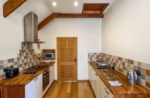 Fivelanes Cottage | Ta Mill Olde Granary Cottage in a Stunning Retreat