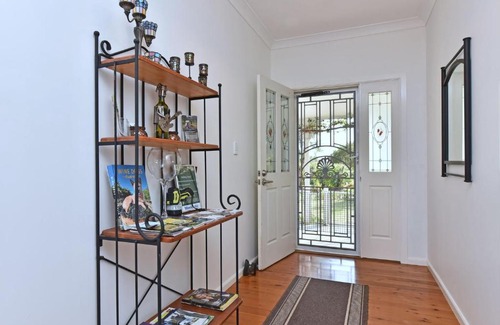 Bellbird House | Tabitha Hill Estate close to wineries and nature