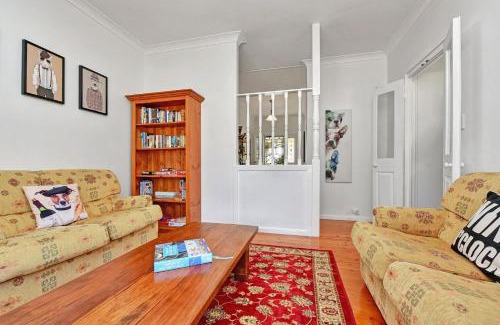 Bellbird House | Tabitha Hill Homestead close to wineries and nature