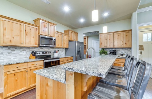 Holiday Island House | Table Rock Lake Retreat: Walk to Shore!