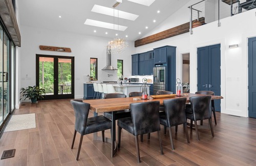 Marion House | Table Rock Sanctuary: Where Mountain Luxury Meets Nature's Embrace